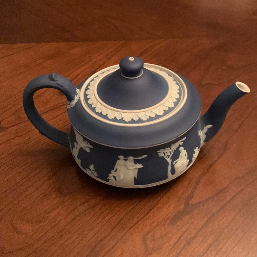 Blue Wedgwood Jasper tea pot in excellent condition with no chips or stains